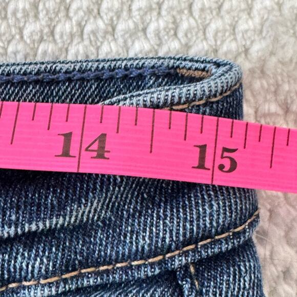 GUESS DENIM METAL TRIANGLE LOGO SHORTS WOMENS SZ 27, Waist 30 - Picture 6 of 7